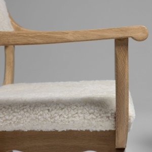 Scaun din lemn masiv si material boucle. Culori la comanda