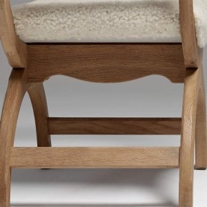 Scaun din lemn masiv si material boucle. Culori la comanda