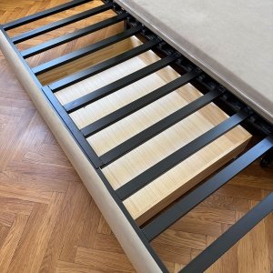 Canapea extensibilă Swedi din catifea antipată – design scandinav, confort și eleganță
