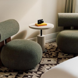 Scaun design Ottawa – boucle premium și lemn de nuc | Homedit