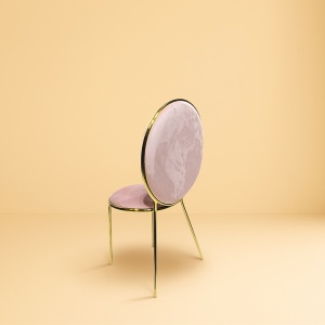 Scaun Rosalie cu catifea roz pudrată și cadru auriu – design rafinat pentru interioare elegante, Homedit