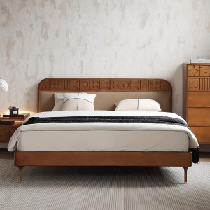 Pat din lemn masiv Geobed – design geometric sculptat, stil atemporal | Homedit