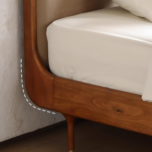 Pat din lemn masiv Geobed – design geometric sculptat, stil atemporal | Homedit