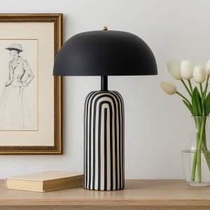 Lampă Zebra – Design Modern cu Bază în Dungi și Abajur Textil | Homedit