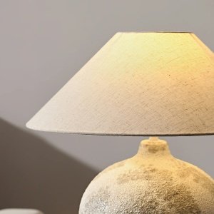 Lampă ceramică Mark cu abajur textil – iluminat decorativ| HOMEDIT