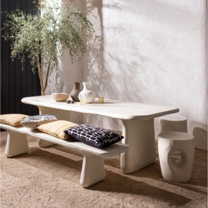 Masă de exterior Doole din material compozit | Design organic și finisaj natural