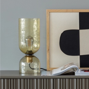 Lampa de birou Acai din sticlă ciocănită – design modern cu lumină caldă și elegantă Lampa de birou Acai din sticlă ciocănită – design modern cu lumină caldă și elegantă