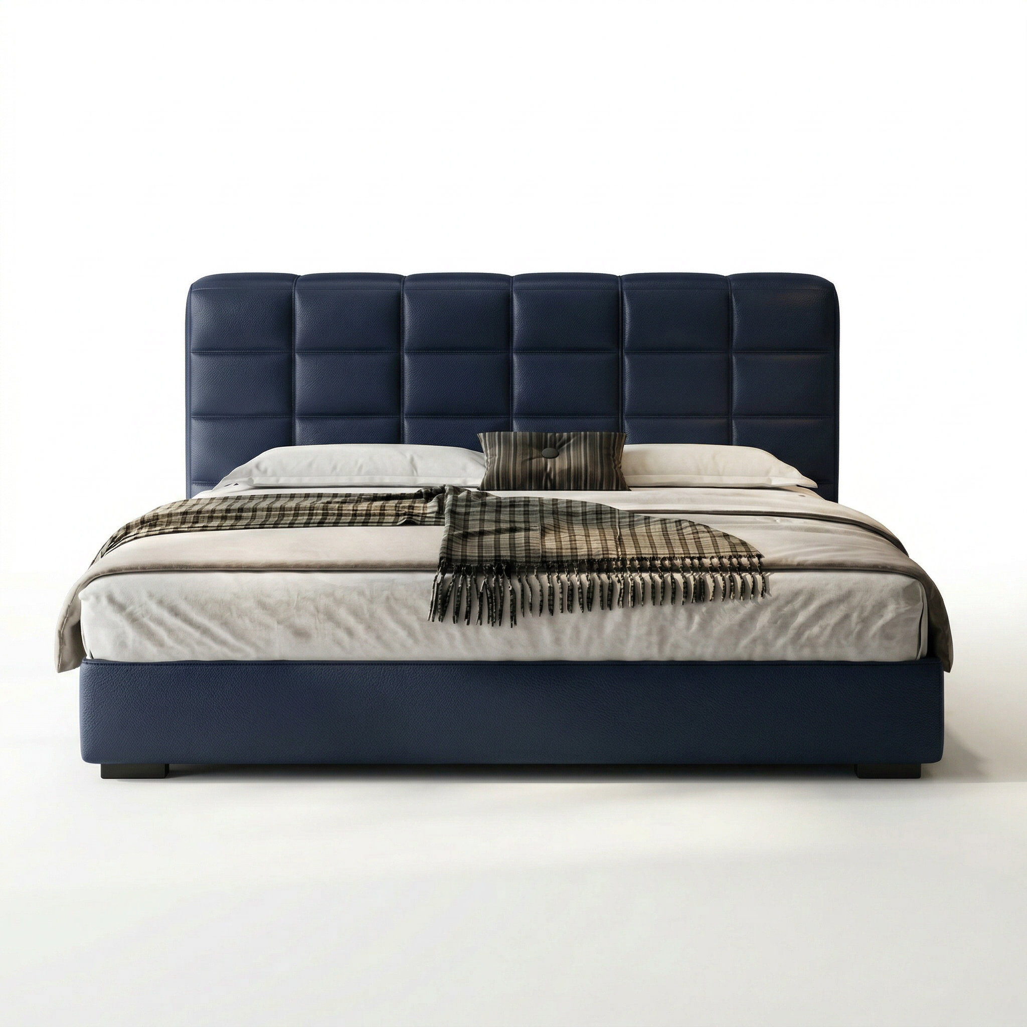 Pat Ravel, Tapitat in Piele, Homedit